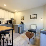 Spacious Studio Prudential Area