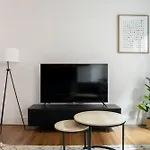 Modern 1brs Steps From Common And South End Boston
