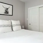 Comfy 1br Minutes To Common With 99 Walk Score *