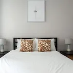 Bay Village Charm With 99 Walkscore With Short And Long Stays
