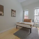 Stylish Exposed Brick 3 Bedroom Apartment *