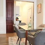 Lovely Fenway 1br In Historic Building Boston