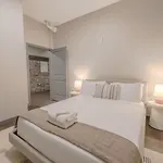 Elegant 2 Bedroom Prime Location Apartment *