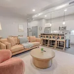 Elegant 2 Bedroom Prime Location