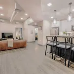 Charming 1 Bedroom Apt Laundry In Unit