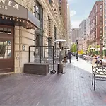 Bold And Spacious 2 Bed In Boston Financial District
