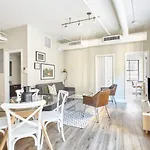 Fidi 2 Bedroom With Keyless Entry And Fully Furnished