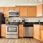 Apartment Fidi 2 Bedroom With Keyless Entry And Fully Furnished *