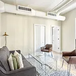 Fidi 2 Bedroom With Keyless Entry And Fully Furnished