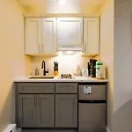 Studio Nestled In Back Bay