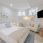 Quaint Studio Apt Steps From Back Bay