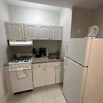 Vibrant Studio Minutes From Back Bay