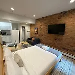 Vibrant Studio Minutes From Back Bay