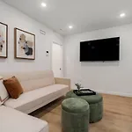 Apartment Modern Coastal Waterfront And Airport