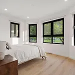 Apartment Modern Coastal Waterfront And Airport Boston