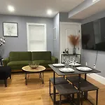 85b Brand New 3br, 2ba, Walk To Transit, Near Apartment