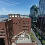 Luxury Apt Seaport With Gym And Pool