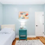 Apartment Stylish 3 Bedroom *
