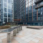 Luxury With Balcony In Seaport Apartment *