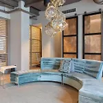 Luxury In Heart Of Seaport Apartment