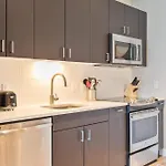Luxury In Heart Of Seaport *