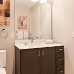 Luxury In Heart Of Seaport Apartment *