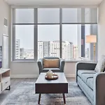 Luxury In Heart Of Seaport *