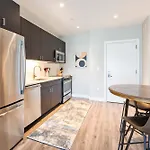 Luxury In Heart Of Seaport Apartment *