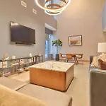 Luxury Apt Downtown Seaport