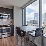 Modern Apt In Seaport With Gym