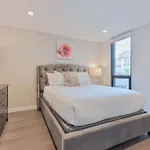 Chic North End Escape Near Waterfront Apartment