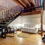 Expansive Back Bay 2-Level Loft, Sleeps 6, 2B2B