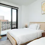 Back-Bay Lux Central 2Br Condo With Rooftop And Parking