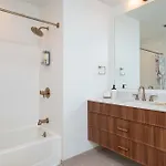 Back-Bay Lux Central 2Br Condo With Rooftop And Parking