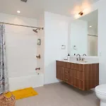 Apartment Back-bay Lux 2br With Rooftop And Parking
