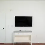 Back-bay Lux 2br With Rooftop And Parking Boston