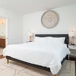 Back-bay Lux 2br With Rooftop And Parking Apartment *
