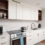 Back-bay Lux 2br With Rooftop And Parking * Boston