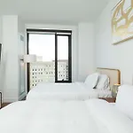 Back-bay Lux 2br With Rooftop And Parking *