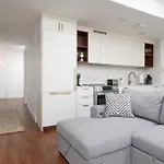Apartment Back-bay Lux 2br With Rooftop And Parking