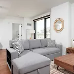 Apartment Back-bay Lux 2br With Rooftop And Parking *