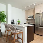 Upscale Penthouse With Gym Parking Near Mgh Tufts