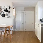 Family-Friendly 4Br W Yard & Modern Kitchen