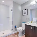 Luxury With Balcony In Seaport