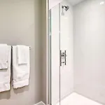 Luxury With Balcony In Seaport Apartment