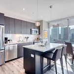 Luxury With Balcony In Seaport *