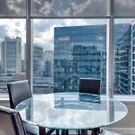 Luxury With Balcony In Seaport