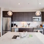 Apartment Luxury With Balcony In Seaport