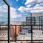 Luxury With Balcony In Seaport