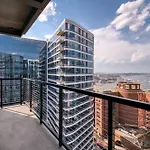 Apartment Luxury With Balcony In Seaport